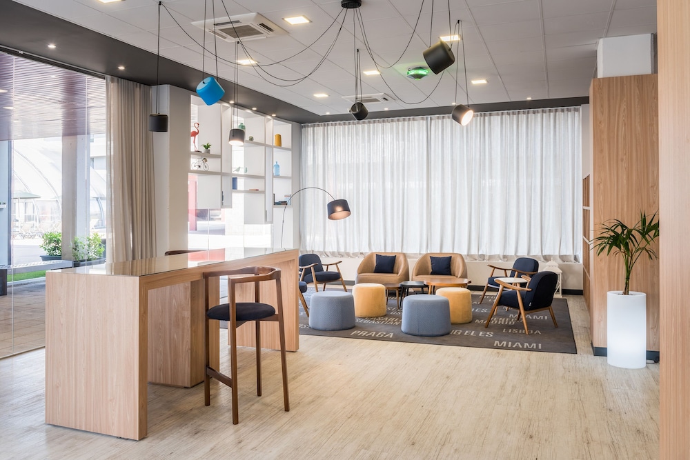Madrid Airport Suites Affiliated By Melia 35/67