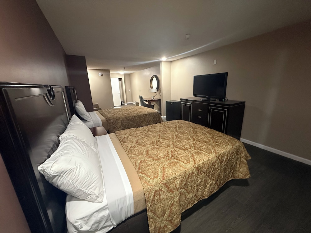 Magnolia Bay Hotel and Suites 9/19