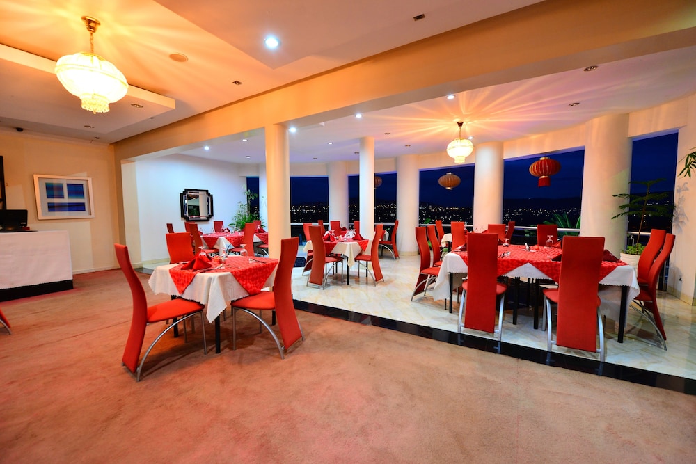 The Manor Hotel 52/66