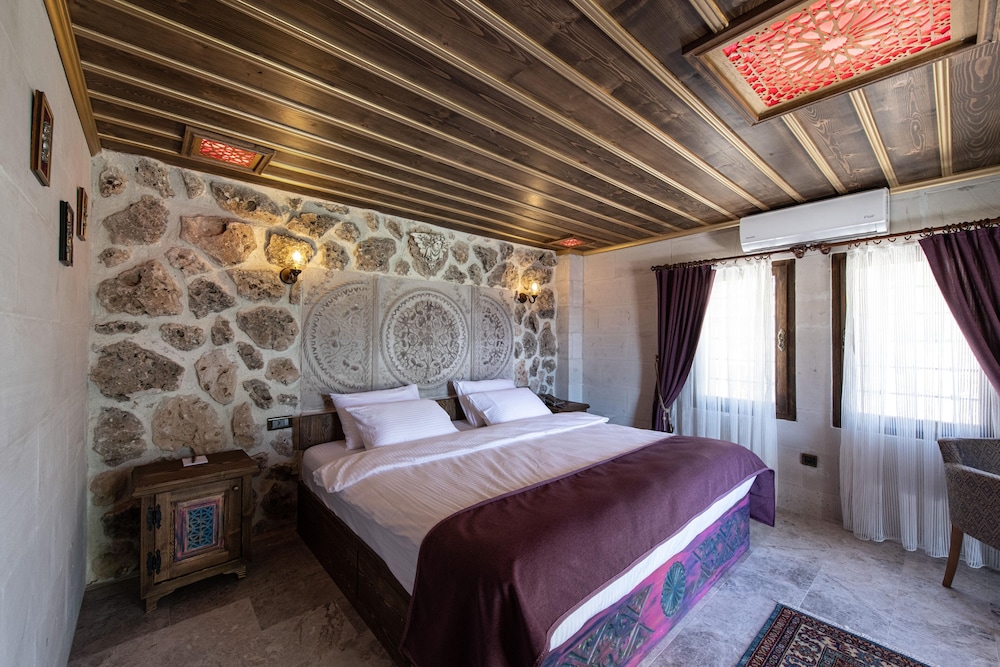 Foremanson Cave Hotel 7/50