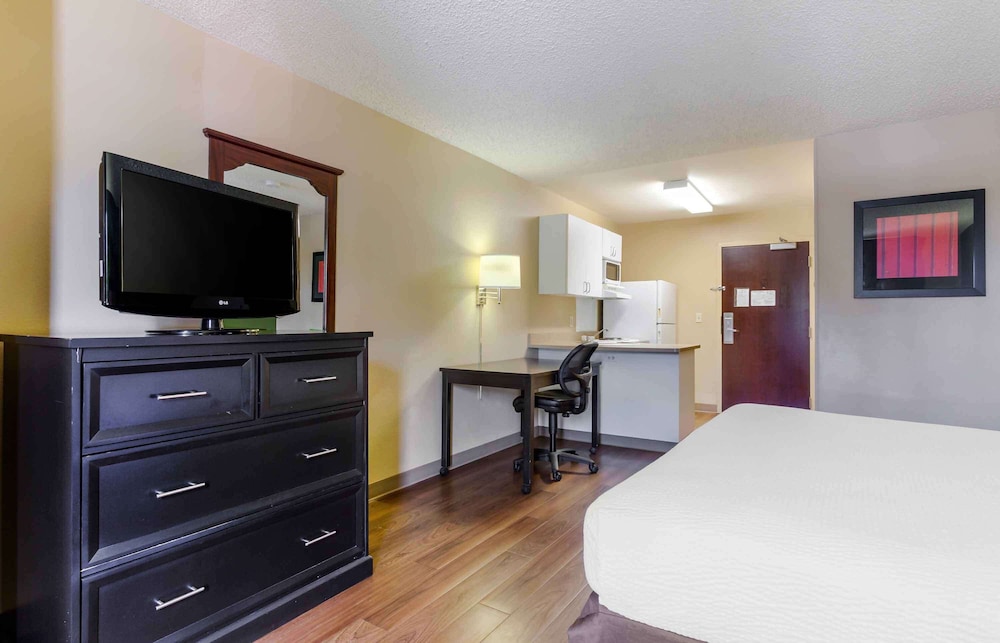 Extended Stay America Suites Phoenix Airport 15/37