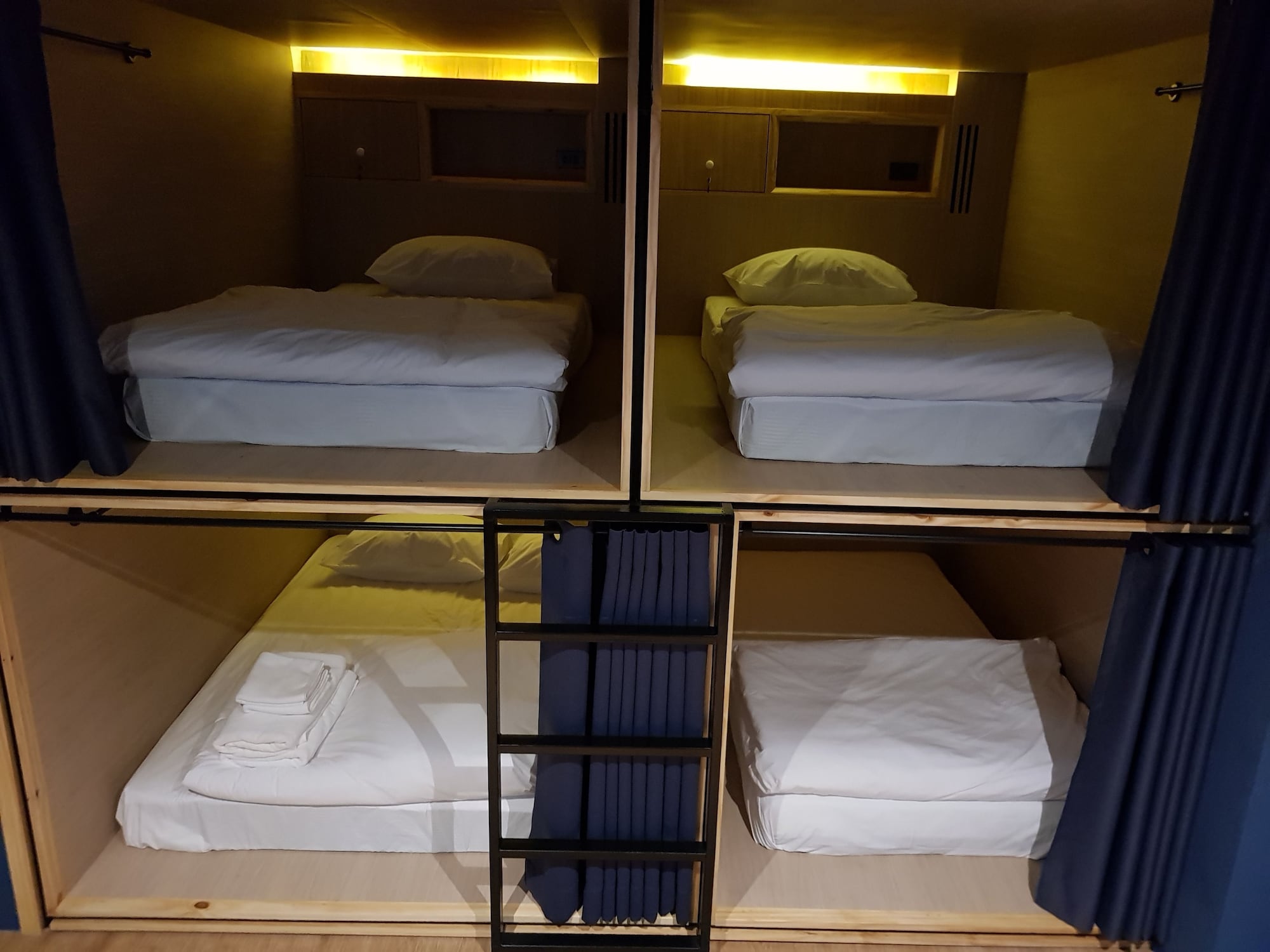 MIXED DORM, CAPSULE