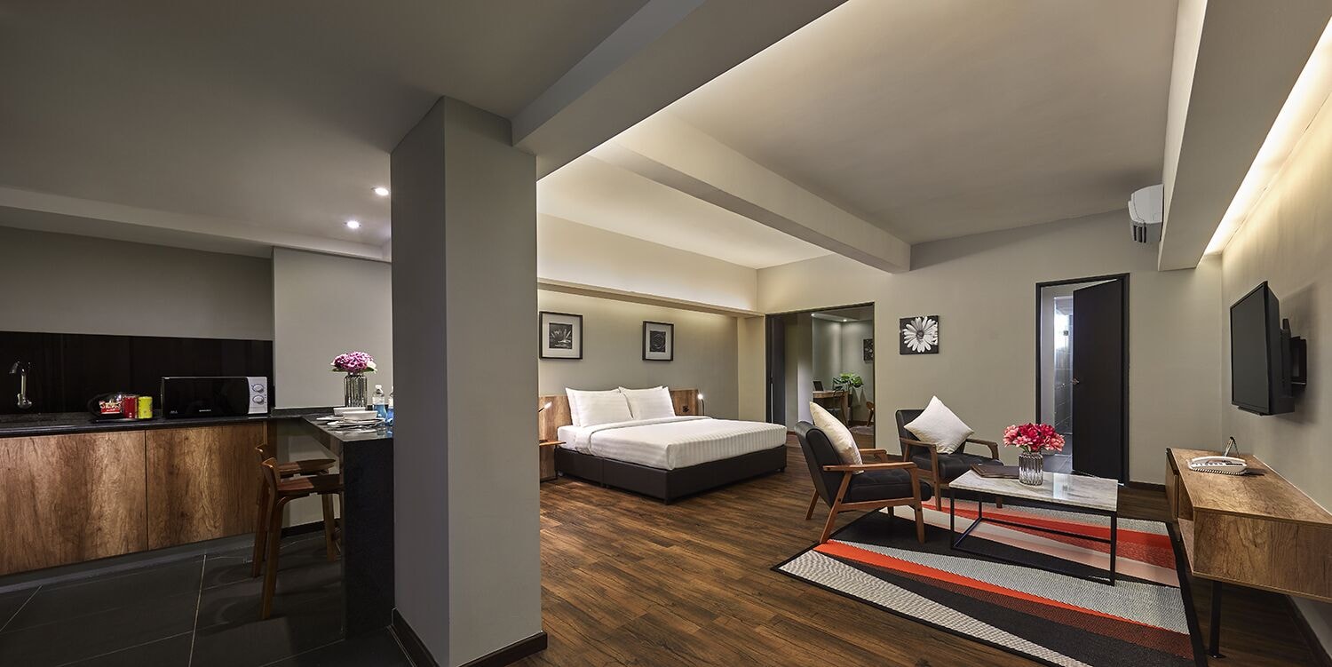 SUITE, KING BED, QUEEN BED