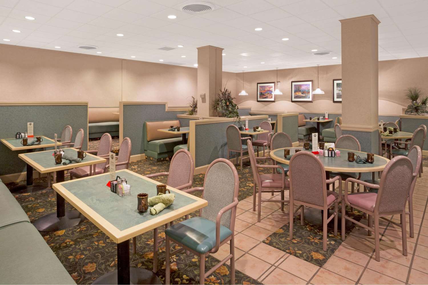 Ramada By Wyndham Reno Hotel And Casino 4/7