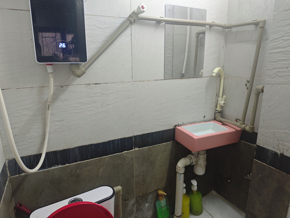 FEMALE DORM, FEMALE ONLY