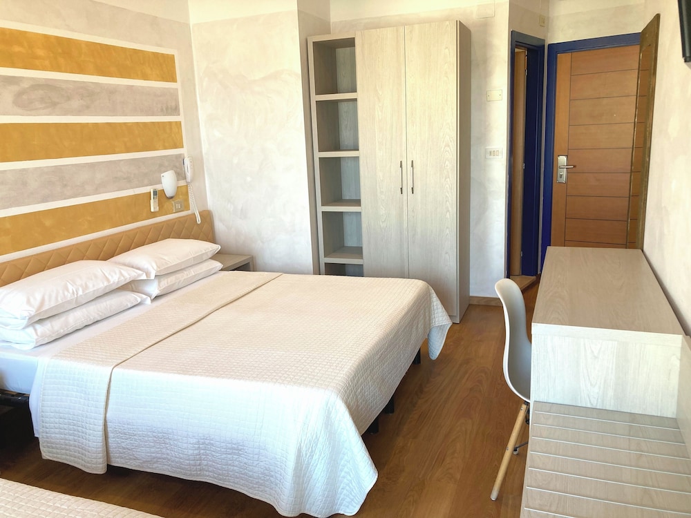 Hotel Diplomatic 10/34