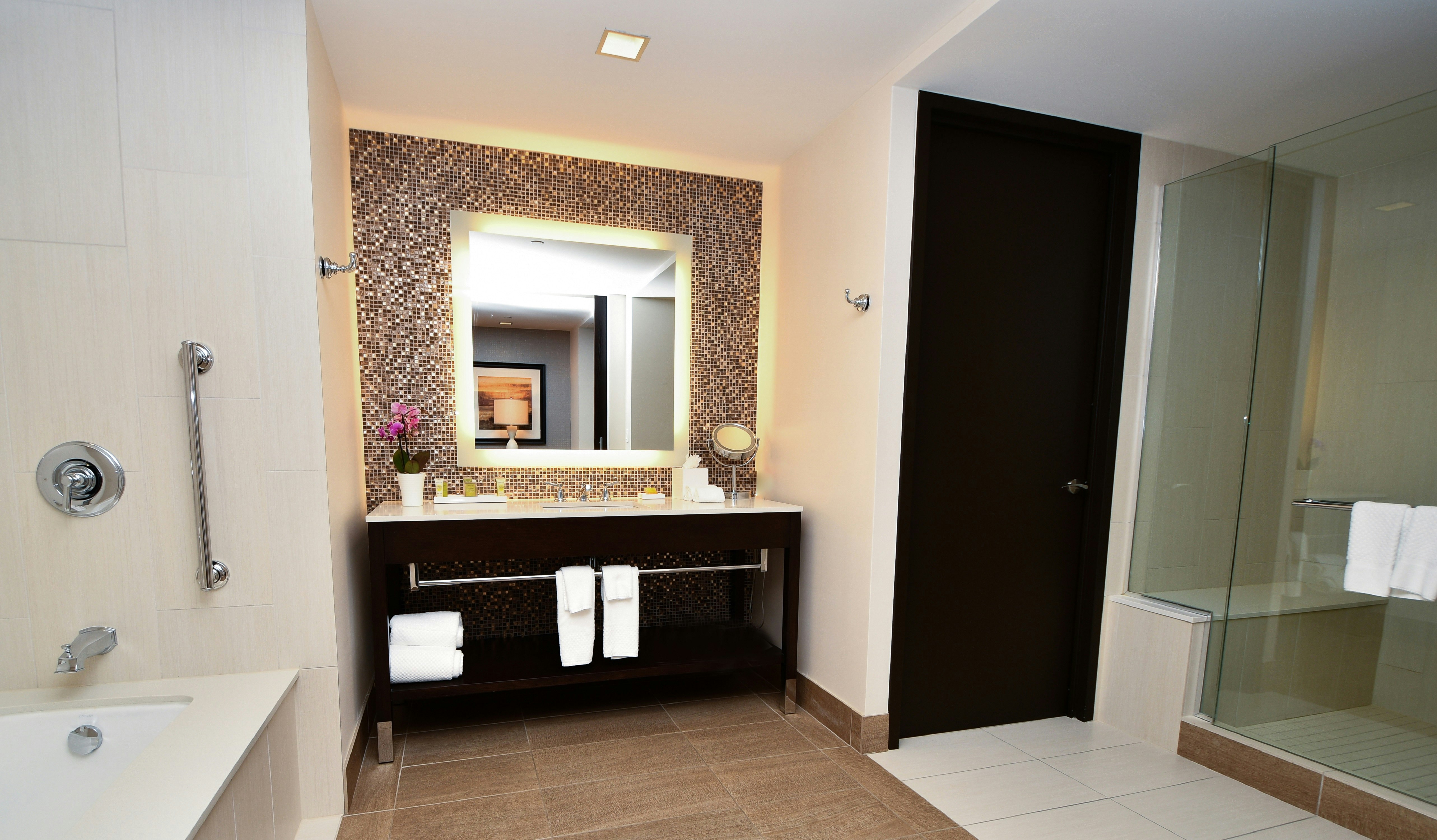 DELUXE, STUDIO, SUITE, KING BED