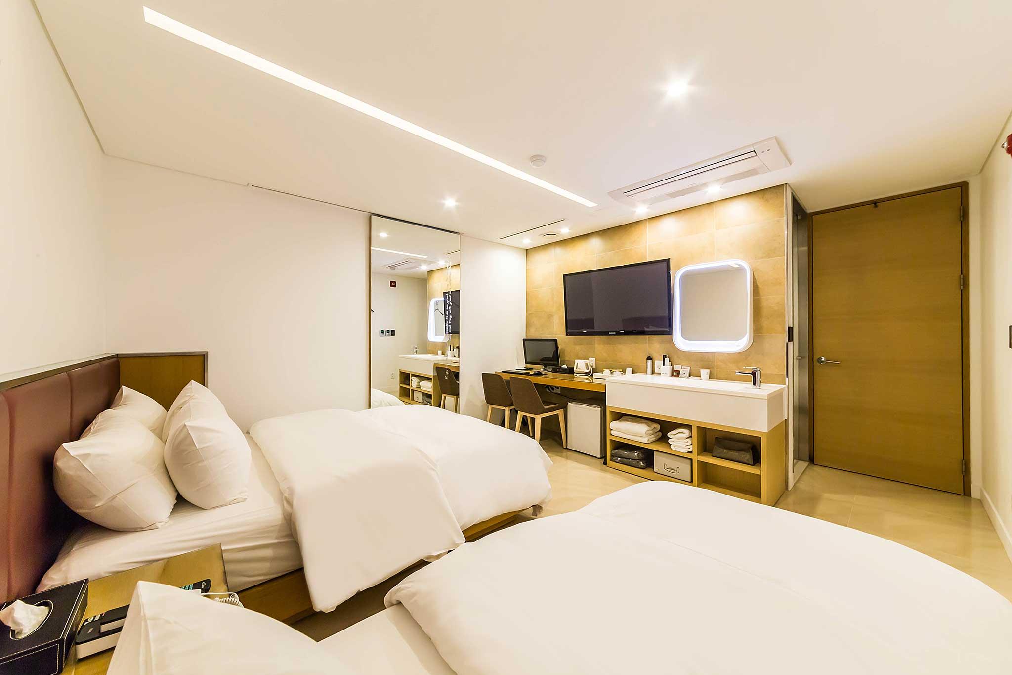 Standard, Twin Beds, 1 Double and 1 Single Bed