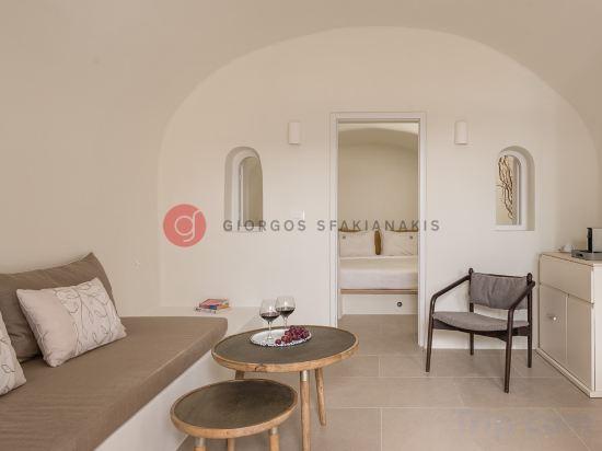 EXCLUSIVE, SUITE