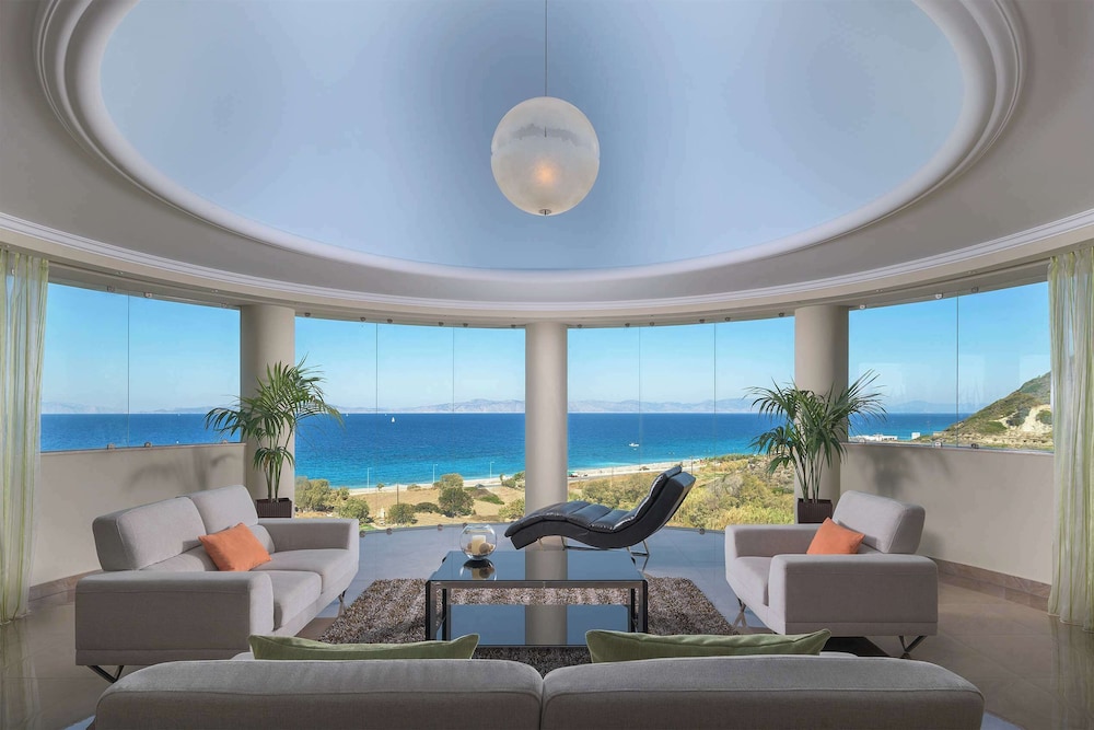 Atrium Platinum Luxury Resort 24/50