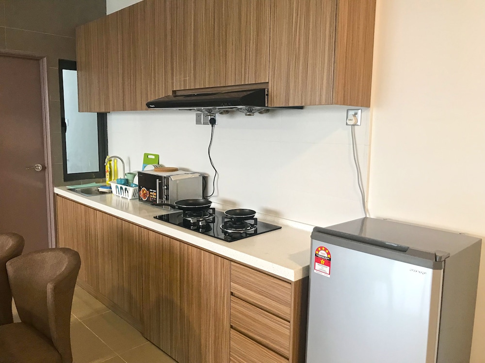 One Amerin Mall & Suites 37/50
