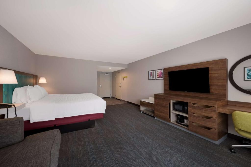 A Victory Hotel and Suites 42/60