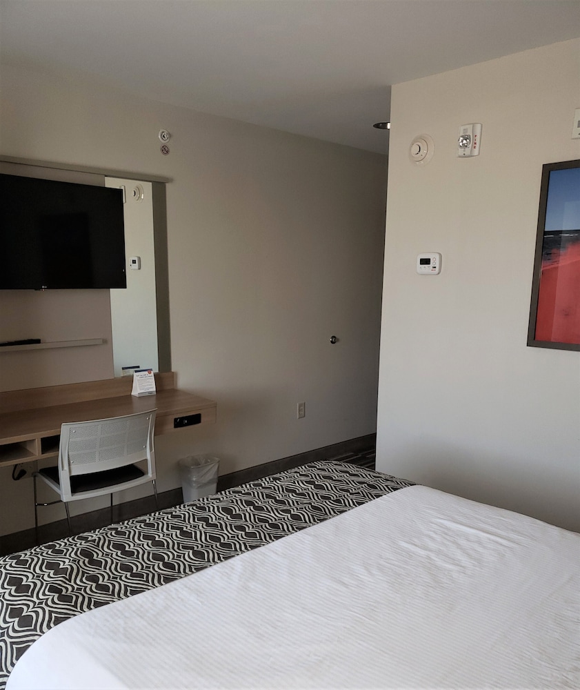 Microtel by Wyndham Penn Yan Finger Lakes Region 14/64