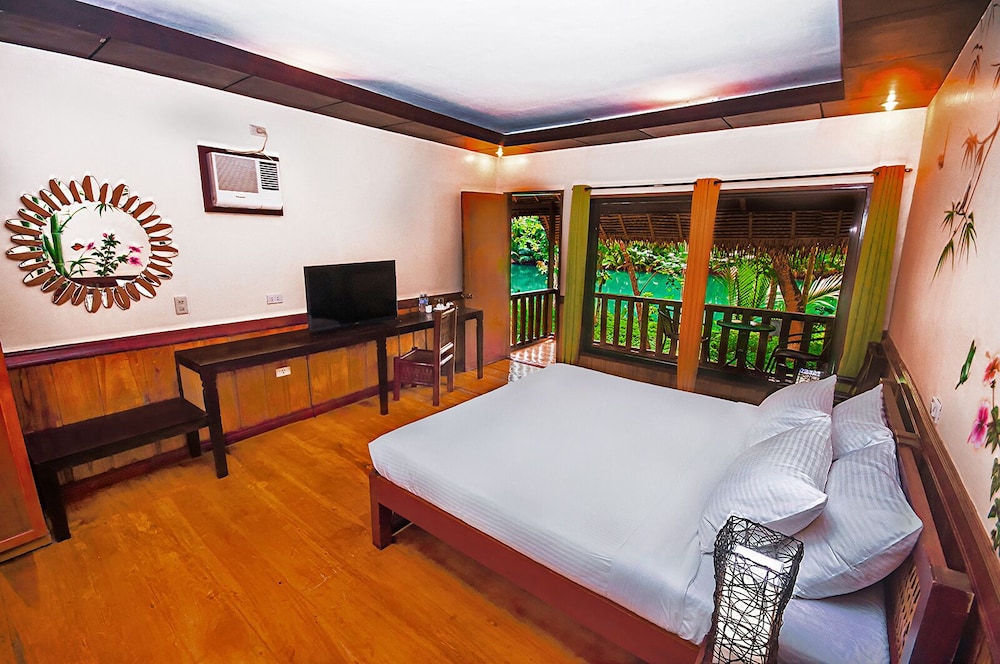 ROOM, RIVER VIEW