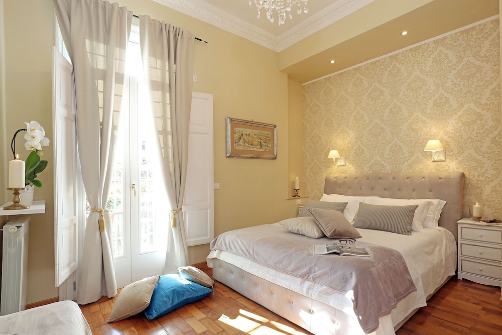 DELUXE, DOUBLE BED