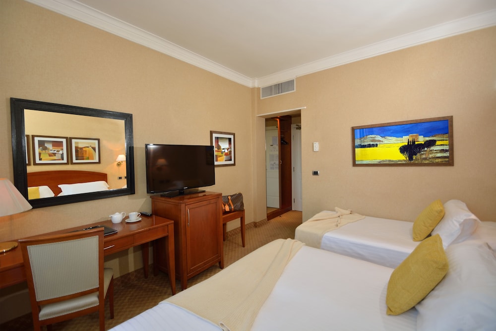 ROOM, TRIPLE