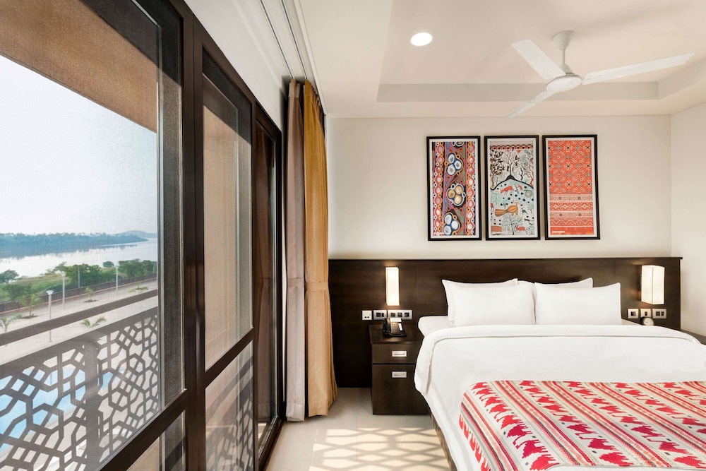 Ramada Encore by Wyndham Statue of Unity 12/33