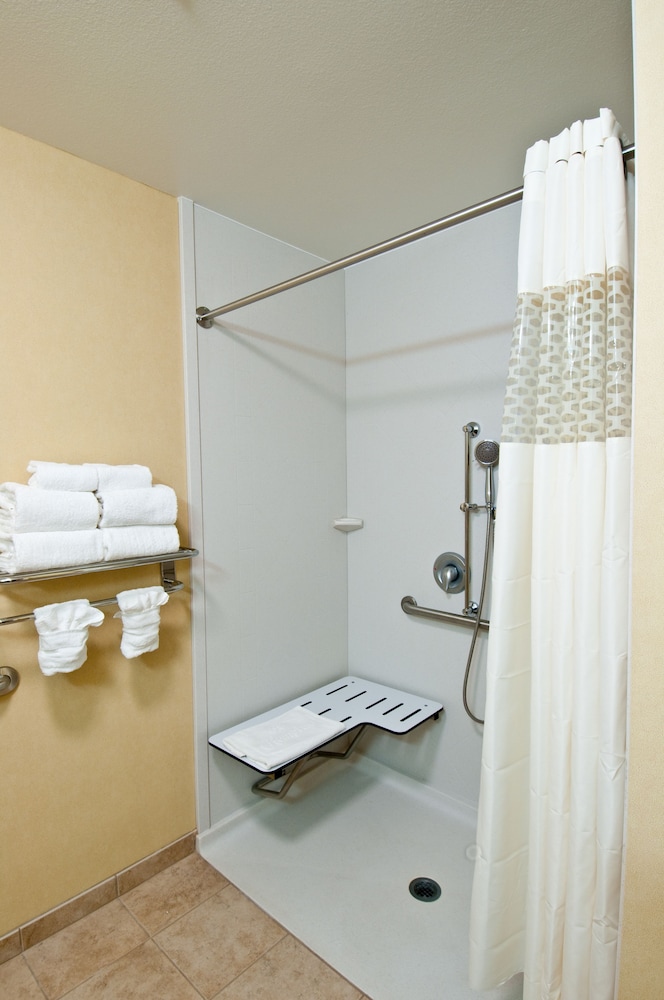 Hampton Inn Suites West Sacramento 29/62
