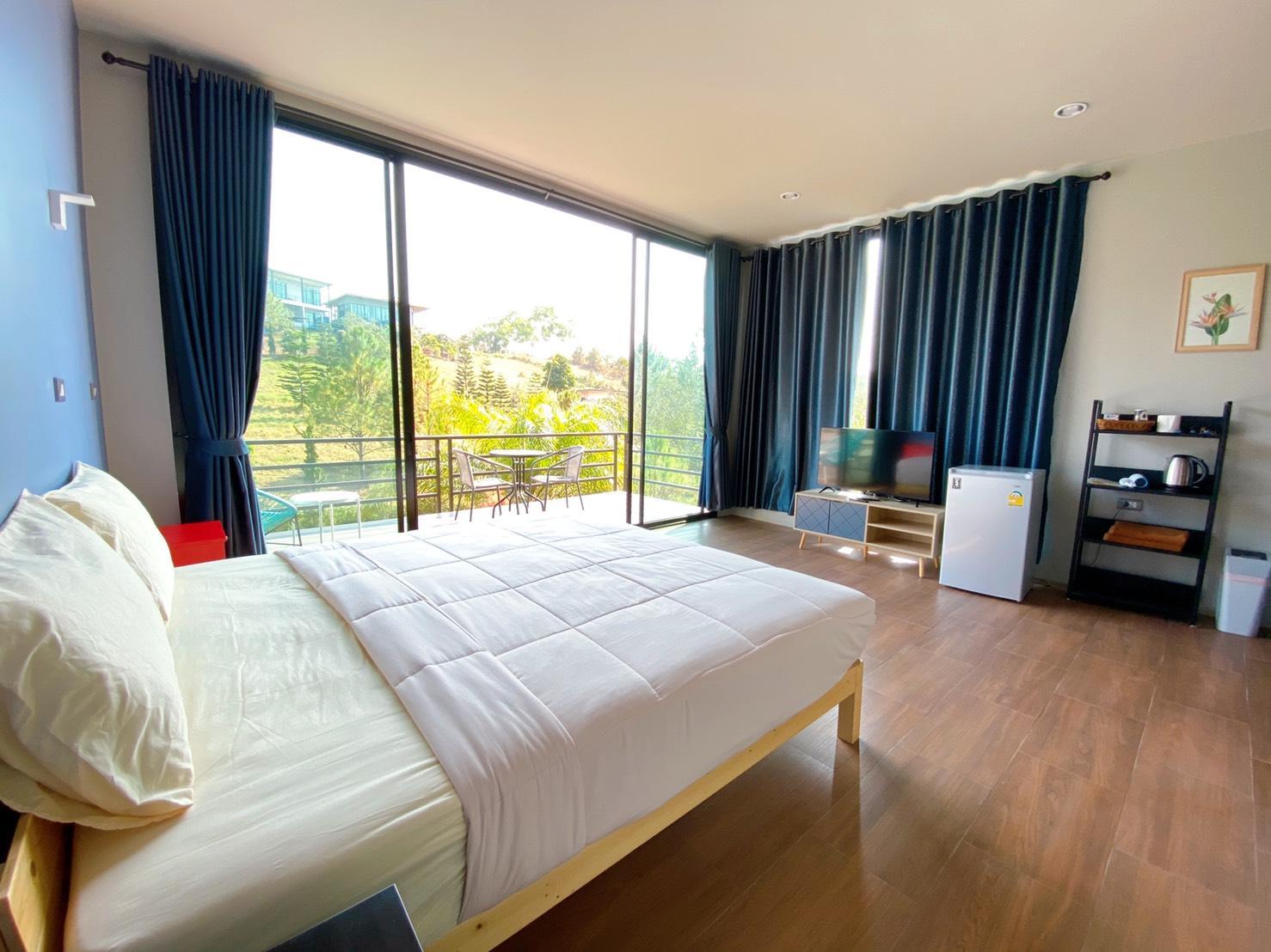 Room, King Bed, Valley Wing