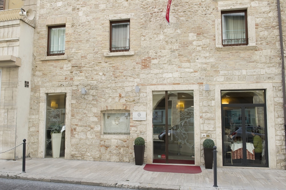 Palazzo Dei Mercanti 1/50