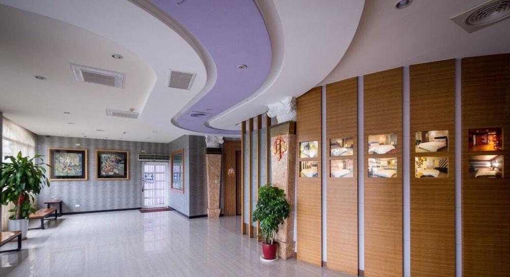 Golden Phoenix Hotel 6/43