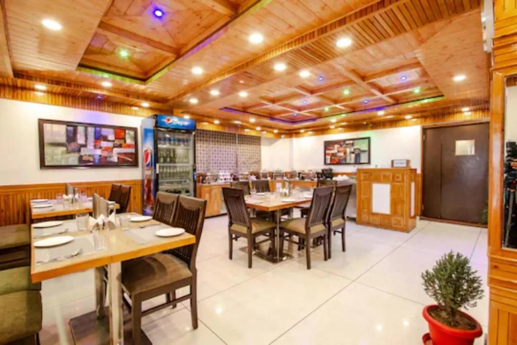 HOTEL HIMGIRI 43/50