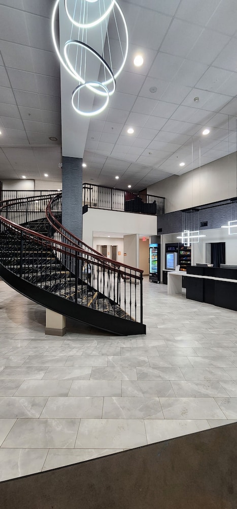 La Quinta Inn and Suites by Wyndham Lake George 5/50
