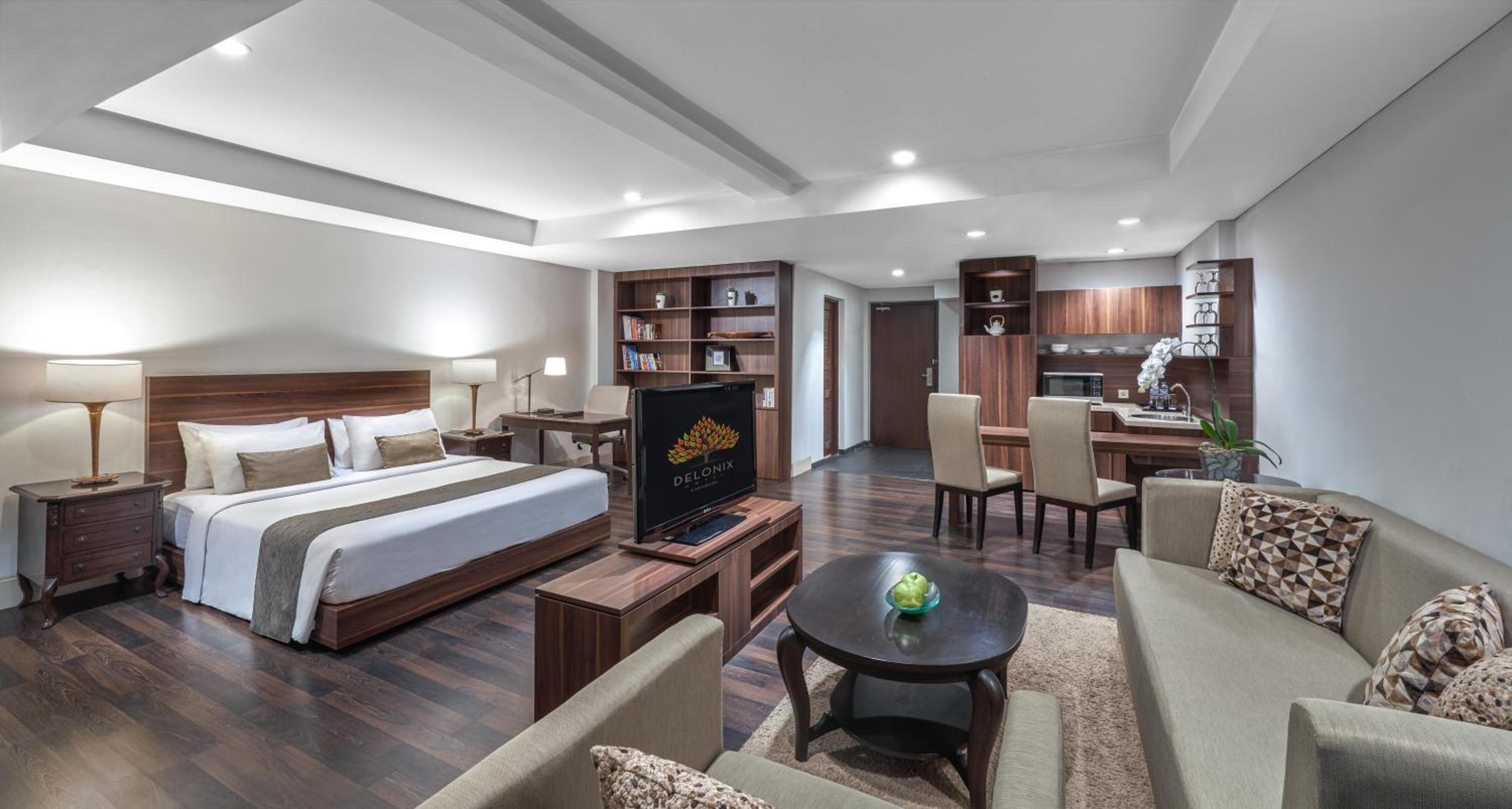 Deluxe, King Bed, Garden Wing