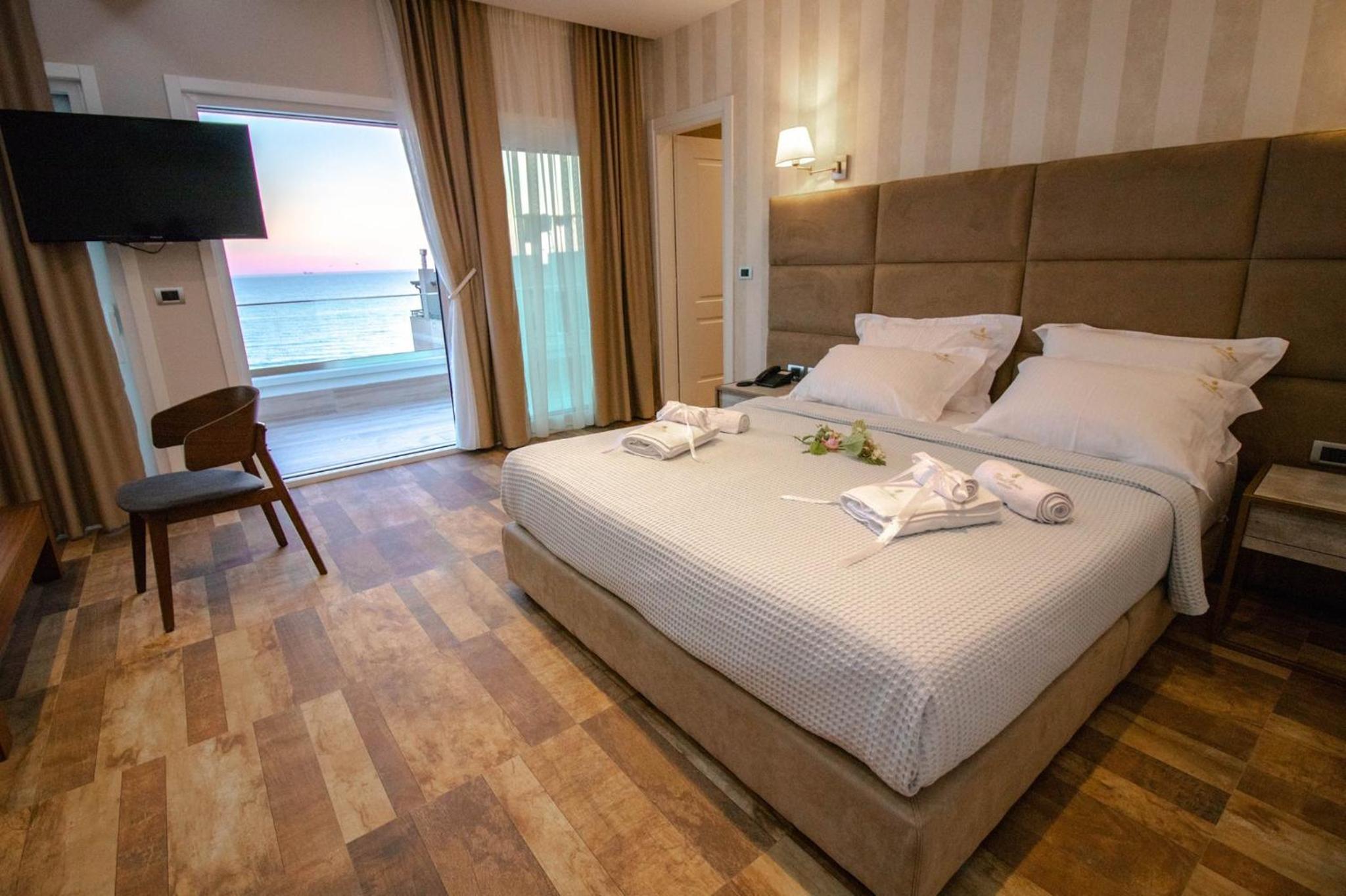 Standard, Double Bed, Hill View