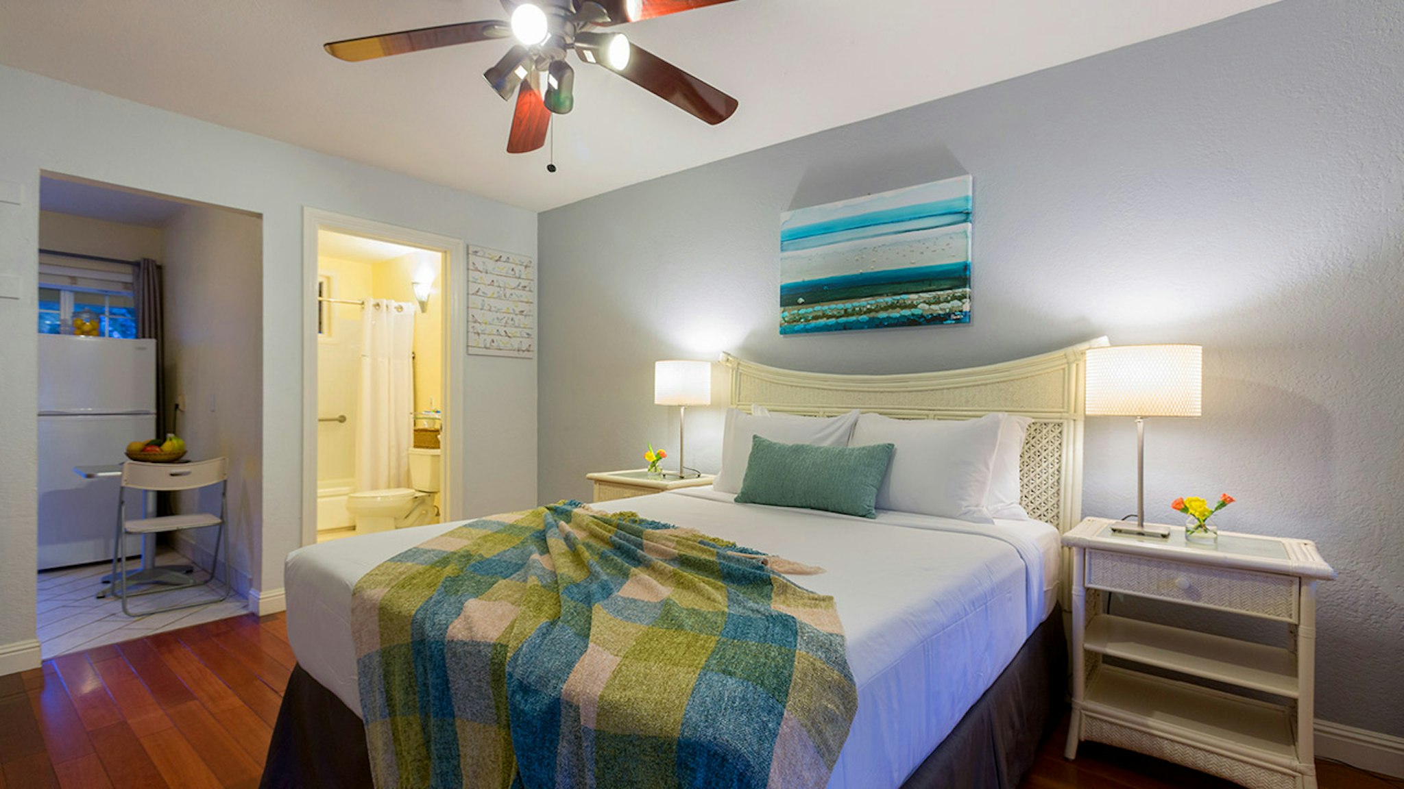 Room, Queen Bed, Kitchenette
