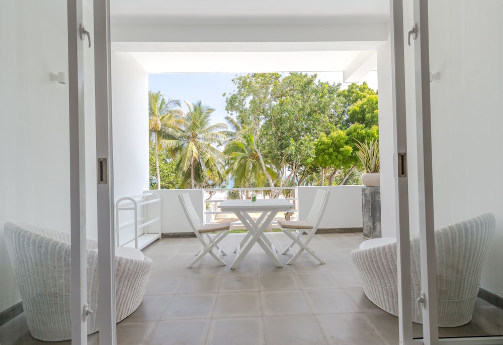 Taru Villas Mawella 23/50