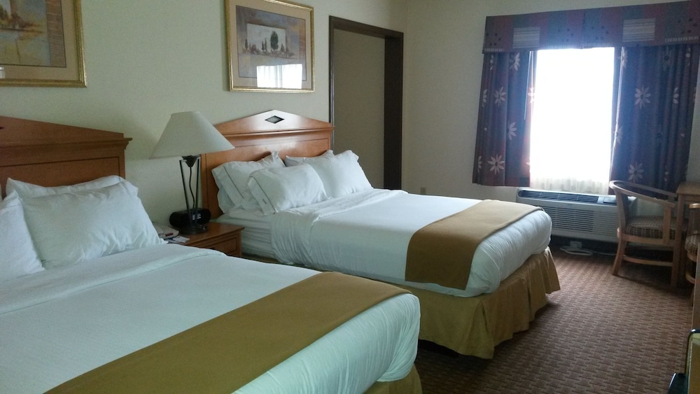 Holiday Inn Express Hotel Suites Jenks 19/72