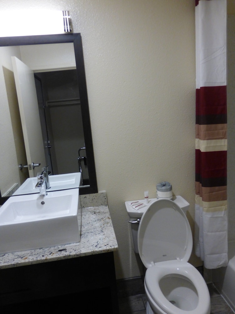 Red Roof Inn Hayward 6/11