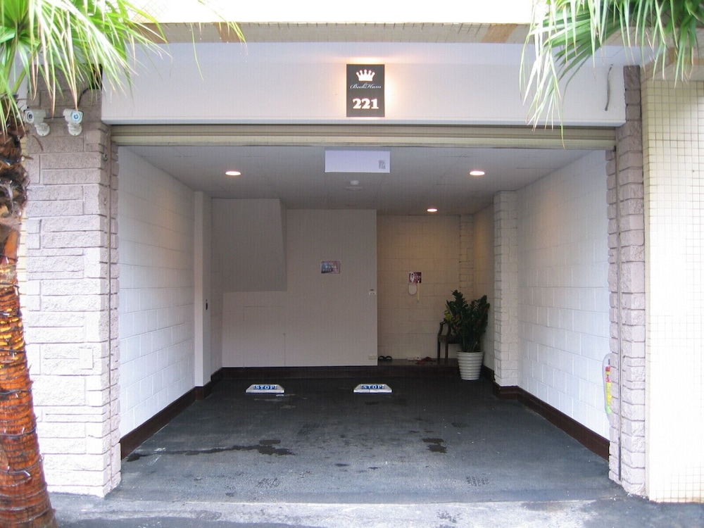 Beckham Motel 55/64
