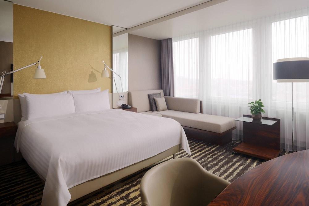 Zurich Marriott Hotel 12/76