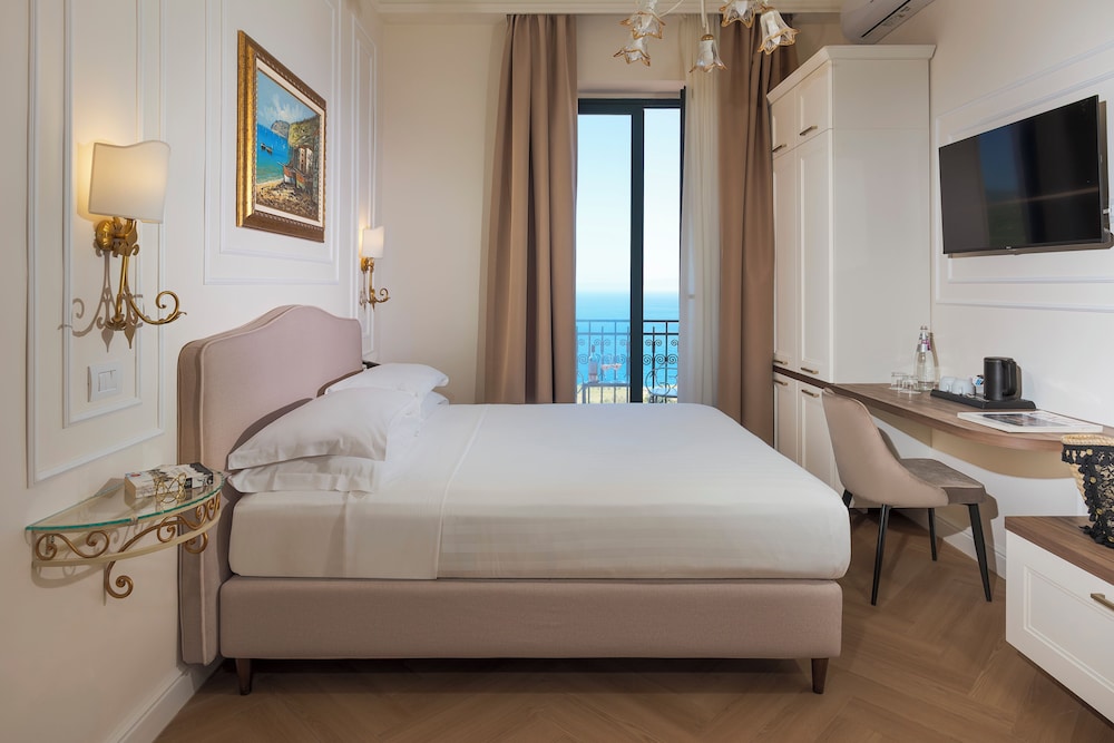 غرفة سوبيريور بسرير كوين بإطلالة على البحر بشرفة، Hotel La Pensione Svizzera 5/10