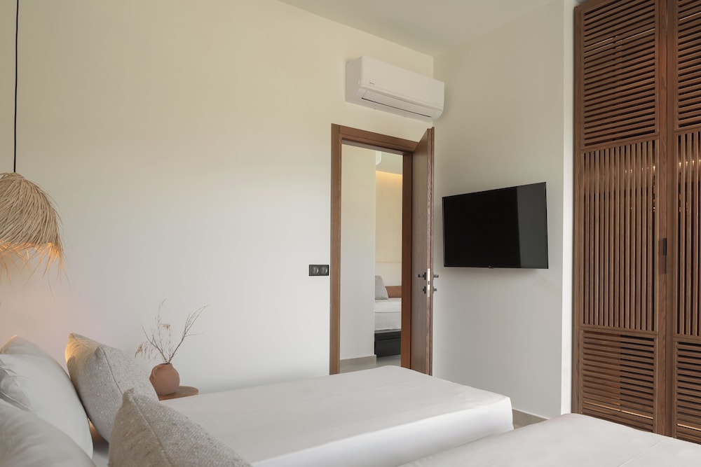 2 BEDROOMS, PREMIUM, SUITE