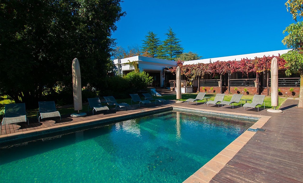 L Avenir Country Lodge 2/25
