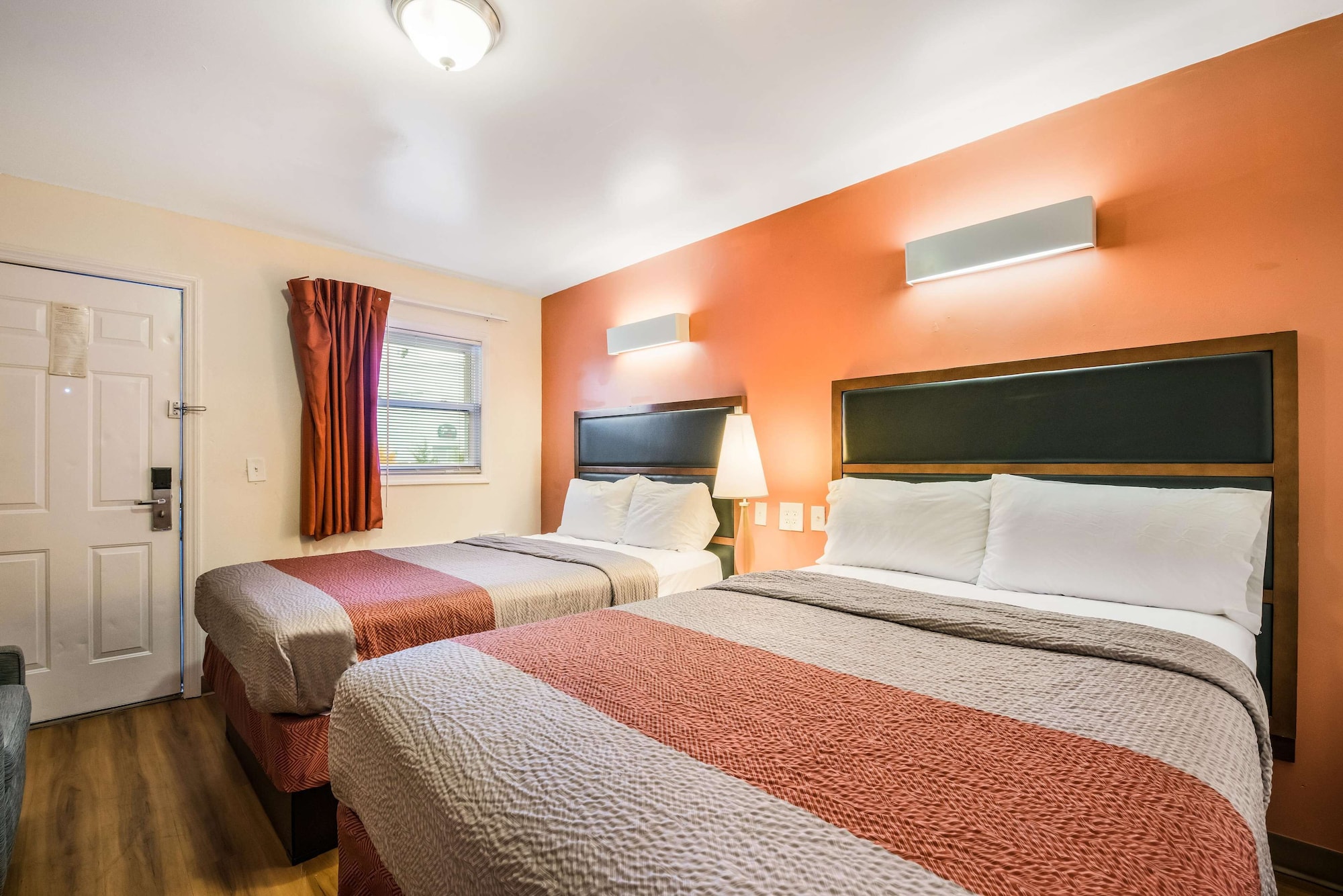 غرفة قياسية بسريرين مزدوجين، Motel6 Tinton Falls, NJ - Neptune 3/5