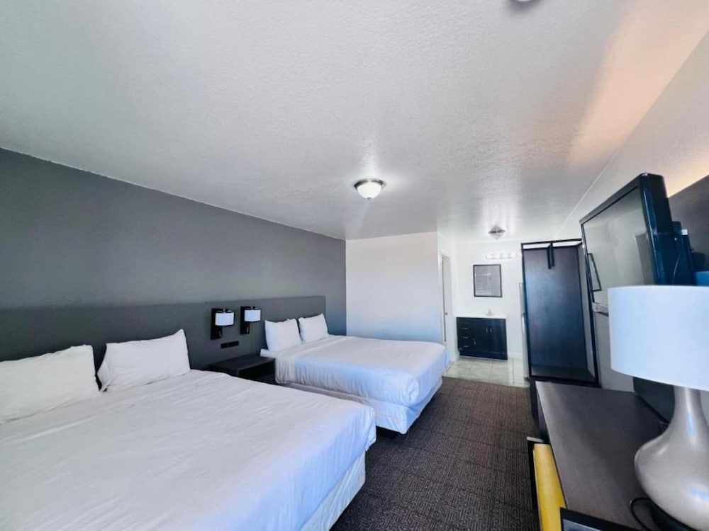 OYO Garden Inn and Suites Pearsall I-35 East 6/21
