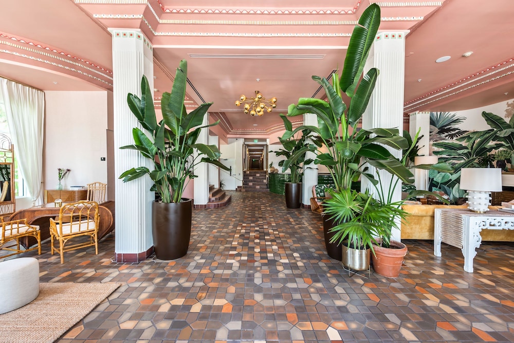 The Savoy Hotel & Beach Club 11/62