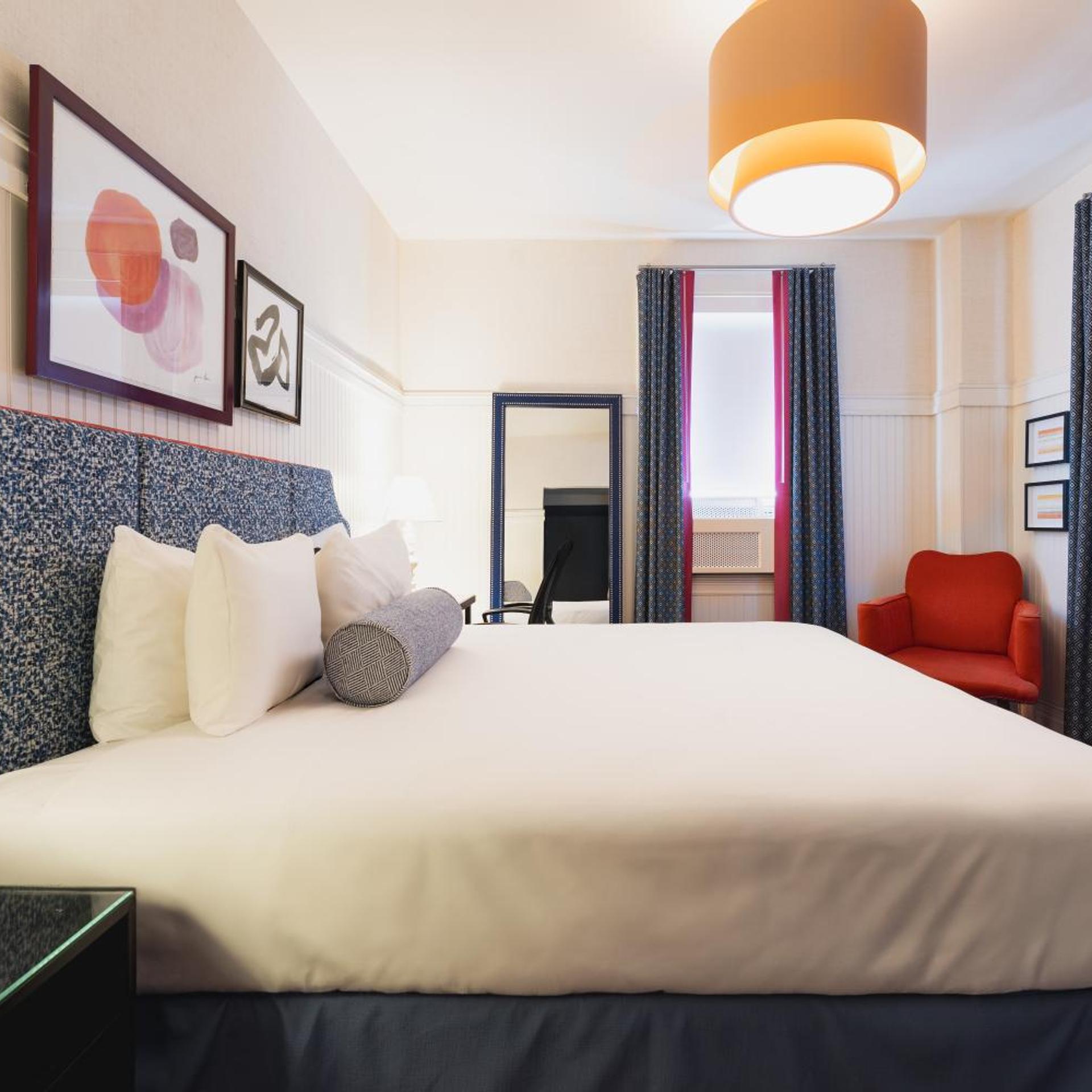 ROOM, KING BED
