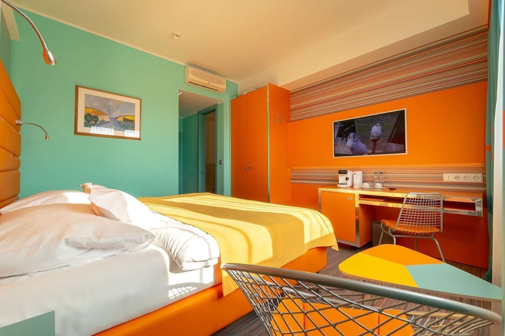 SUPERIOR, DOUBLE OR TWIN BED, CITY VIEW