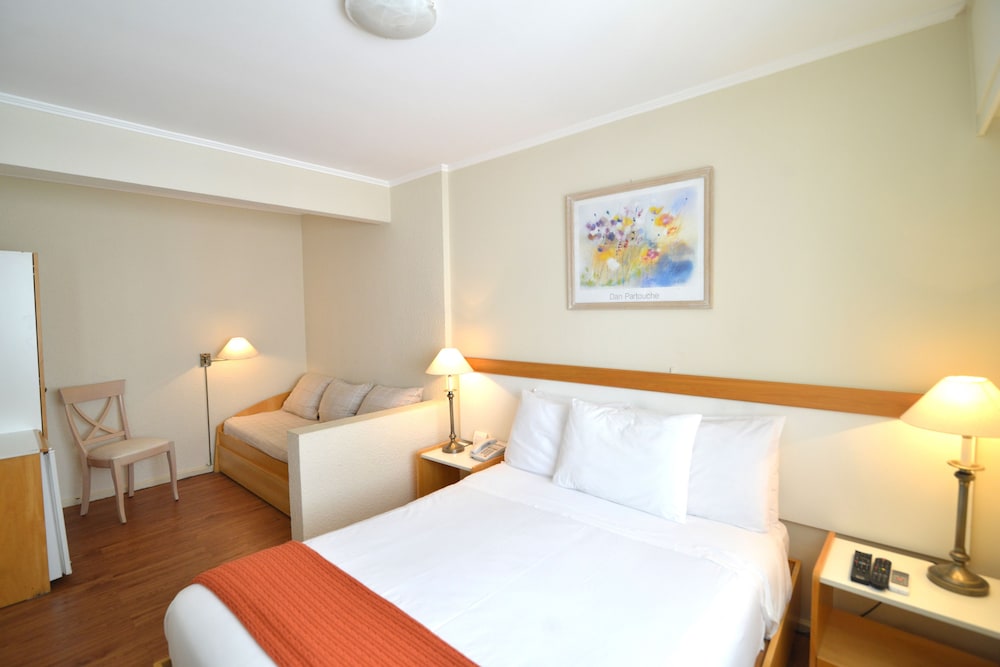 Sunset Beach Hotel 26/68
