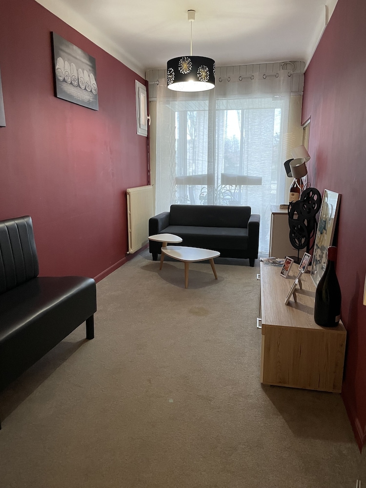 HOTEL LE CLEMENT V 48/66