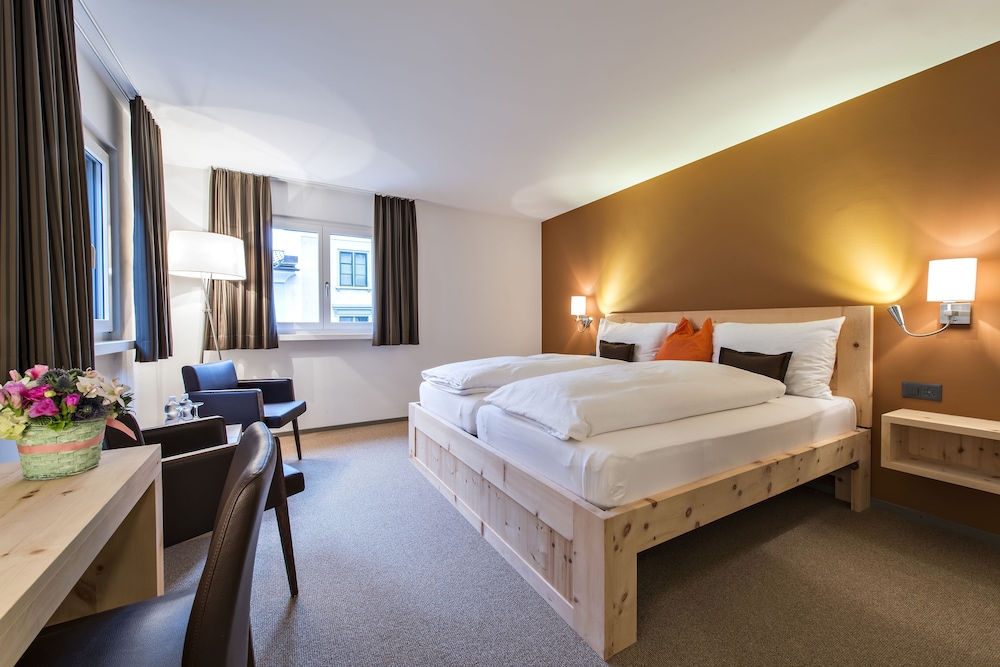 Hotel Donatz 11/57