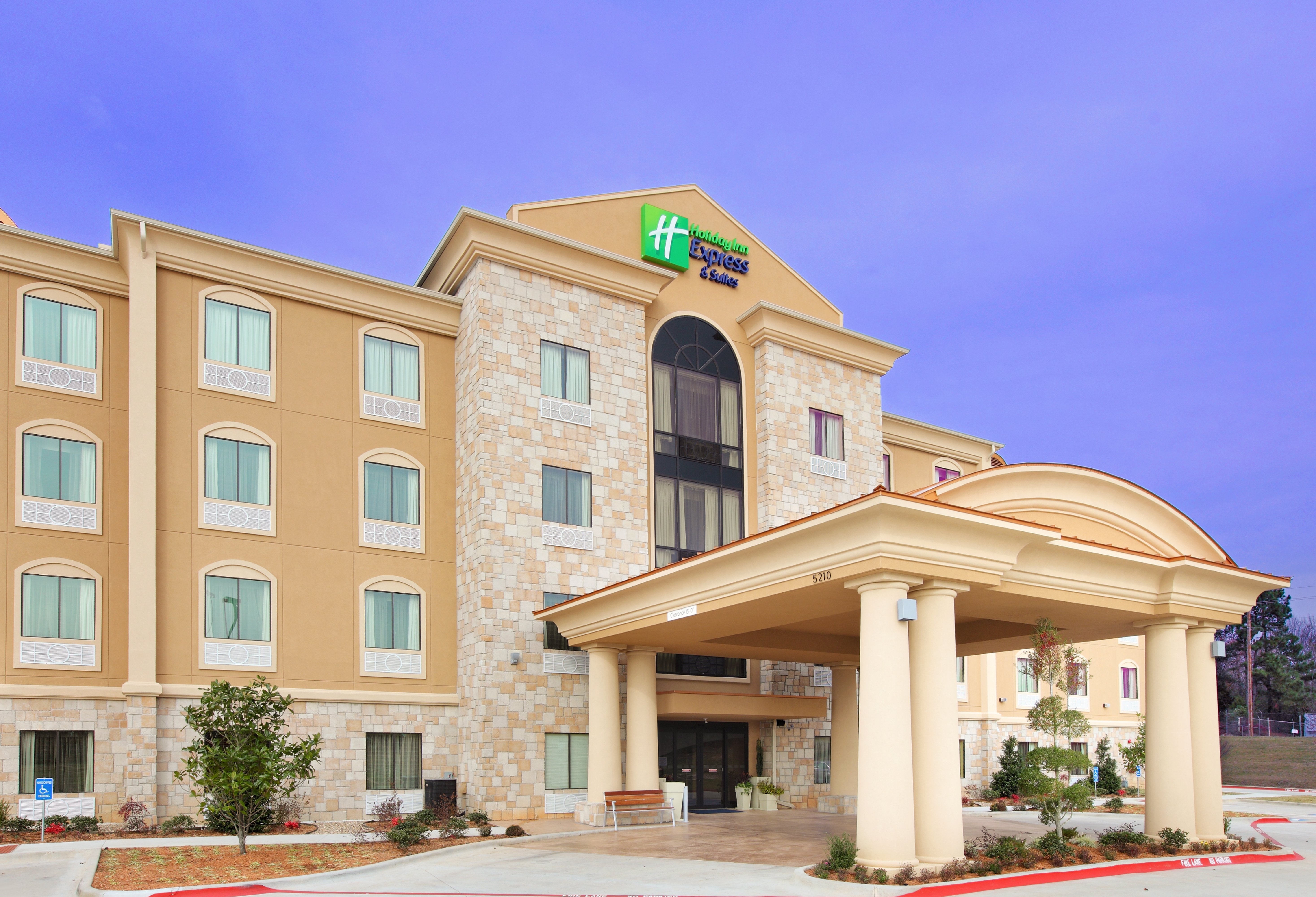 Holiday Inn Express Hotel & Suites Texarkana East 4/54