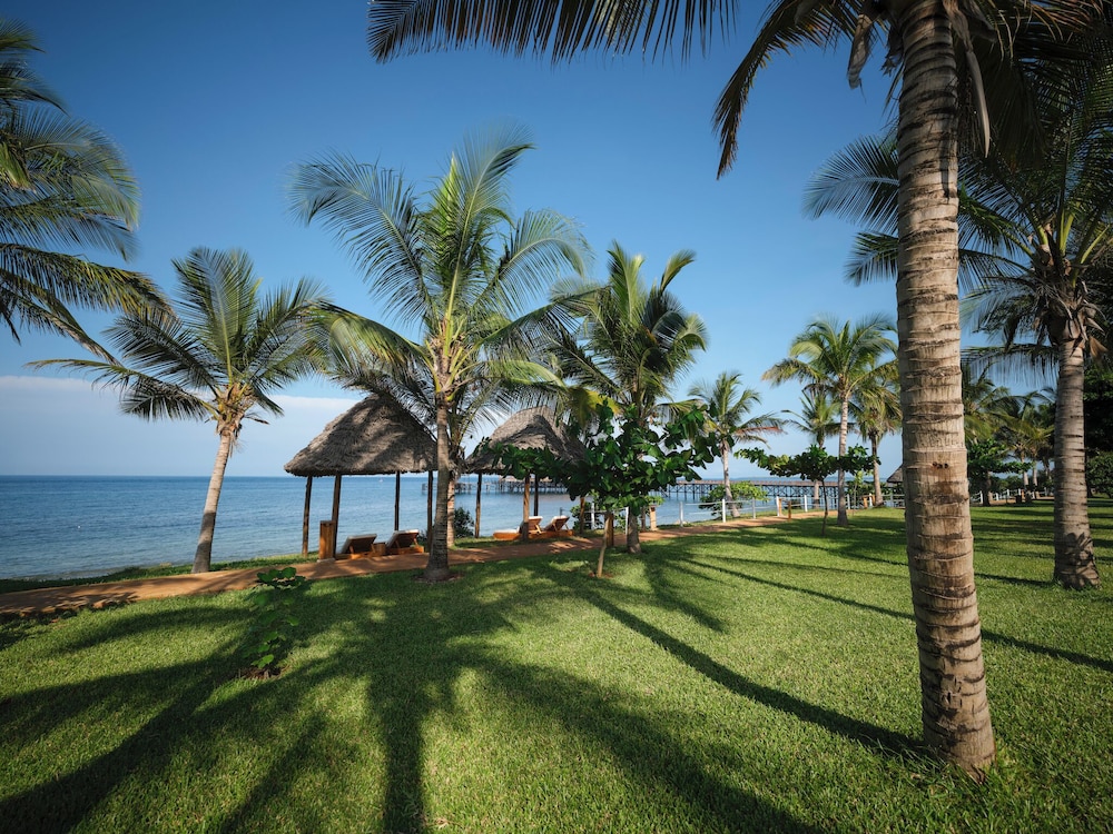 Kwanza Resort by Sunrise 55/60