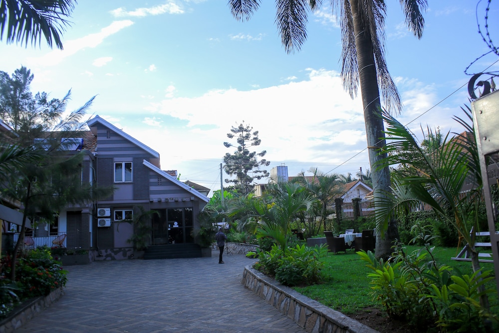 Saffron Beach Bistro & Cottages 42/50