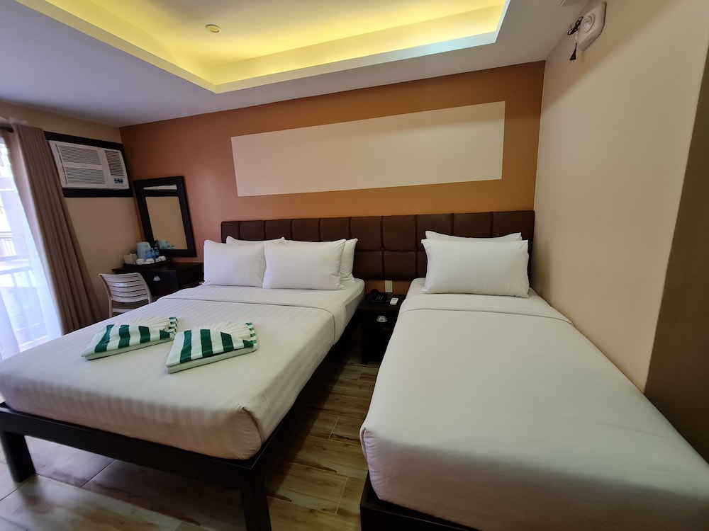غرفة سوبيريور بسرير كوين وسرير فردي، Red Coco Inn de Boracay 3/3